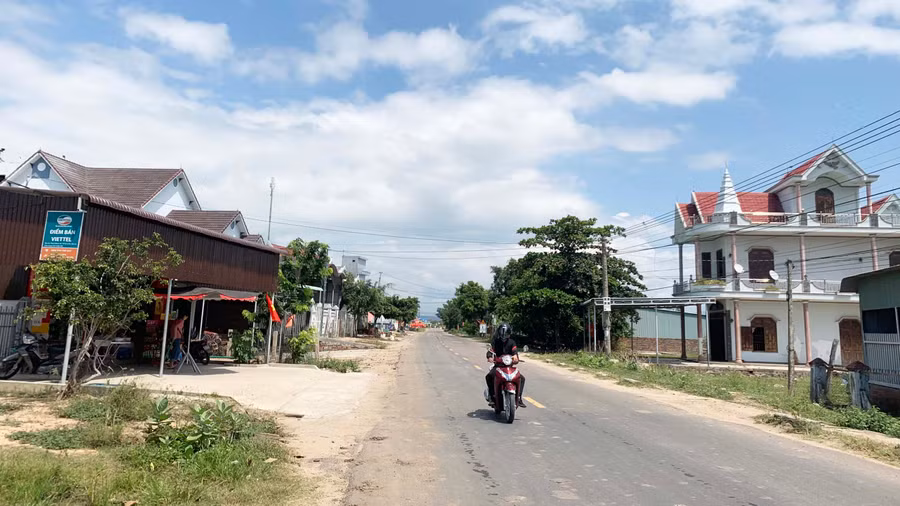 Nhờ chính sách hỗ trợ của Nhà nước, ý thức tự lực tự cường của người dân, bộ mặt xã Pờ Tó ngày càng khang trang. Ảnh: Vũ Chi