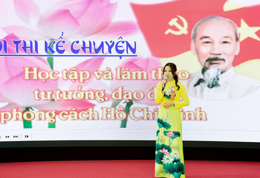 Thí sinh Trần Thị Hồng Thi (Đảng bộ Báo Gia Lai) kể câu chuyện “Chủ tịch nước cũng không có đặc quyền”. Ảnh: Đức Thụy Thí sinh Trần Thị Hồng Thi (Đảng bộ Báo Gia Lai) kể câu chuyện “Chủ tịch nước cũng không có đặc quyền”. Ảnh: Đức Thụy