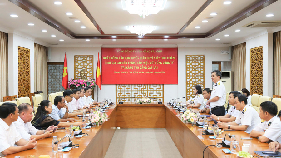 Quang cảng buổi làm việc. Ảnh: Công Hoan