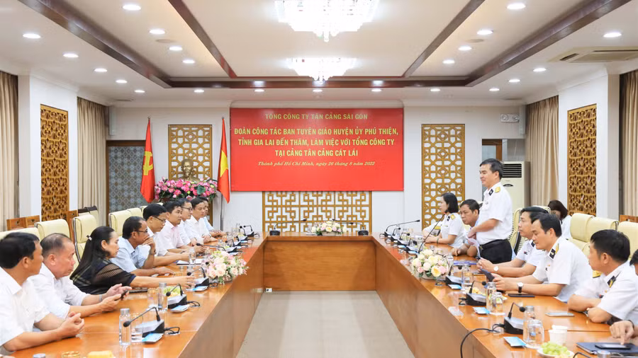 Quang cảng buổi làm việc. Ảnh: Công Hoan