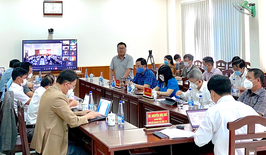  Các ngành chức năng thường xuyên tổ chức gặp mặt đối thoại để tư vấn pháp lý, kịp thời gỡ vướng mắc cho doanh nghiệp. Ảnh: H.D