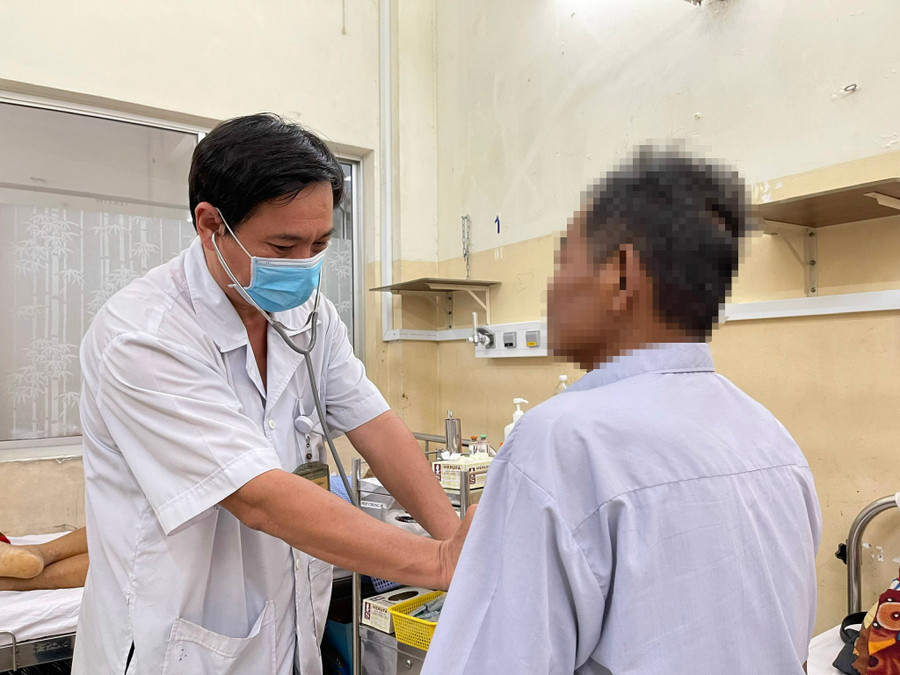 Một trường hợp xơ gan do uống quá nhiều rượu điều trị tại TP.HCM. Ảnh: Duy Tính Một trường hợp xơ gan do uống quá nhiều rượu điều trị tại TP.HCM. Ảnh: Duy Tính
