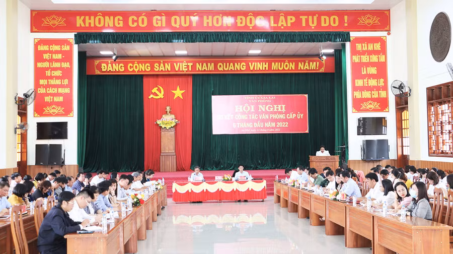 Quang cảnh hội nghị sở kết công tác văn phòng cấp ủy 6 tháng đầu năm 2022. Ảnh: Quang Tấn