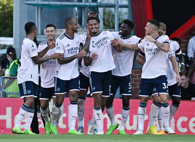 Arsenal tái hiện kỳ tích sau 18 năm