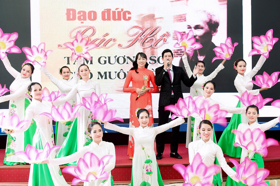  Phần thi của thí sinh Nguyễn Thị An (Đảng bộ Sở Văn hóa-Thể thao và Du lịch). Ảnh: Đức Thụy