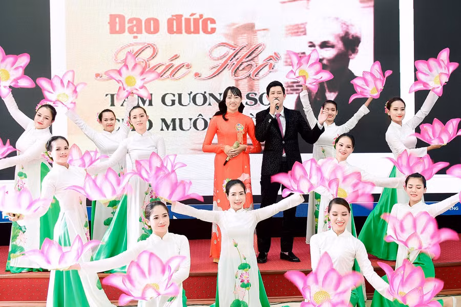  Phần thi của thí sinh Nguyễn Thị An (Đảng bộ Sở Văn hóa-Thể thao và Du lịch). Ảnh: Đức Thụy