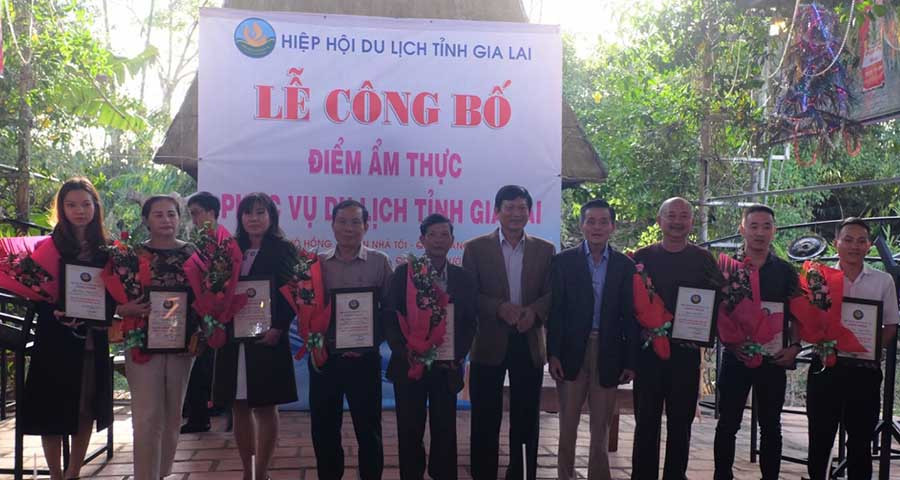 Công nhận các điểm ẩm thực đạt chuẩn phục vụ du lịch tỉnh Gia Lai. Ảnh: Hoàng Ngọc