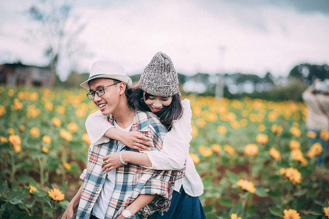 Mãi cho đến khi anh chàng Thanh Cảnh có việc lên Sài Gòn họ mới có cơ hội gặp lại. Sau buổi hẹn ấy cả hai đều nhận thấy tình cảm đối phương dành cho mình.