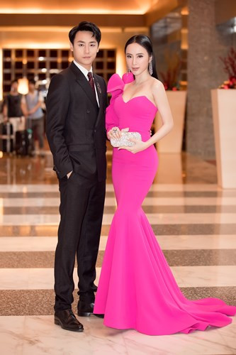 Góp mặt trên thảm đỏ còn có sự xuất hiện của Rocker Nguyễn.