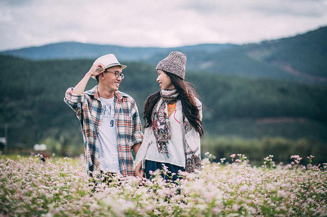  Vào dịp sinh nhật người yêu, Thanh Cảnh đã bí mật để nhẫn cầu hôn vào hộp quà khiến Kim Ngân bất ngờ không nói nên lời.