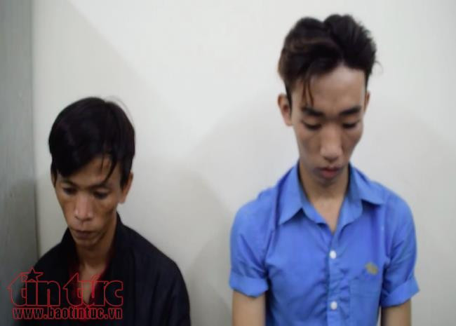 Đối tượng Minh và Hoàng tại cơ quan công an.