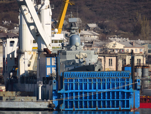  Tàu Rolldock Star với chiến hạm Gepard 3.9 thứ tư của Việt Nam trên khoang, tại Novorossiysk, Nga ngày 2-12