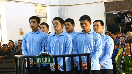 Các bị cáo tại phiên xét xử.