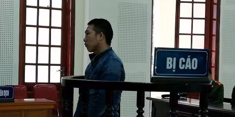 Thò Bá Nái trong phiên xét xử.