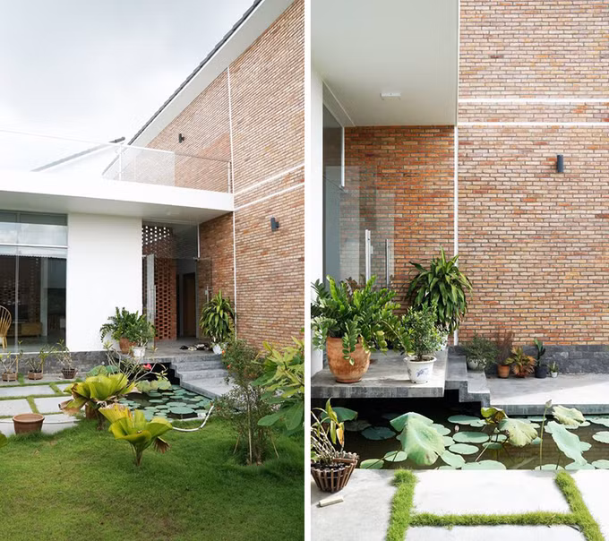 Màu xanh của thiên nhiên được dẫn tiếp từ ngoài vườn theo lối đi vào tới tận trong nhà. Ngay ở bậc thềm là một hồ sen, súng và những bình cây trang trí xinh xắn. Màu xanh của thiên nhiên được dẫn tiếp từ ngoài vườn theo lối đi vào tới tận trong nhà. Ngay ở bậc thềm là một hồ sen, súng và những bình cây trang trí xinh xắn.