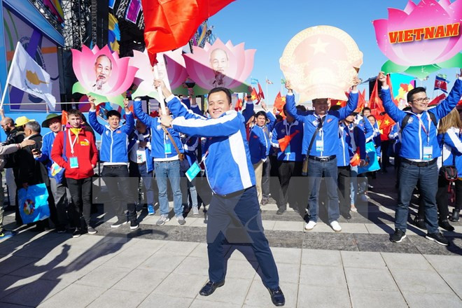 Đoàn Việt Nam diễu hành tại Festival Thanh niên và Sinh viên lần thứ 19 tại Sochi, Nga. Đoàn Việt Nam diễu hành tại Festival Thanh niên và Sinh viên lần thứ 19 tại Sochi, Nga.