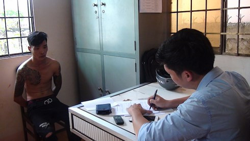 Đối tượng Phong tại cơ quan công an Đối tượng Phong tại cơ quan công an