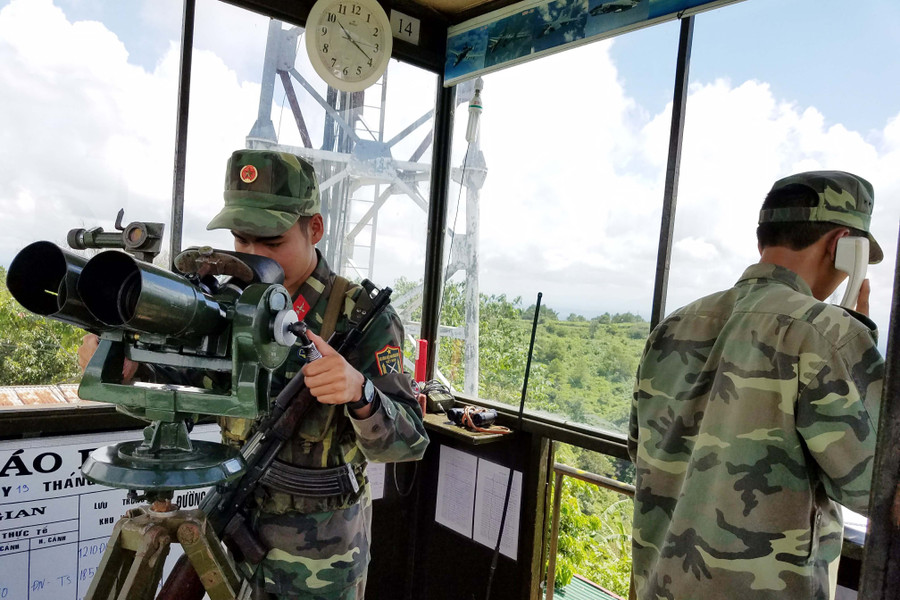 Các chiến sĩ làm nhiệm vụ quan sát bầu trời tại Lữ đoàn Phòng không 234. Ảnh: V.H Các chiến sĩ làm nhiệm vụ quan sát bầu trời tại Lữ đoàn Phòng không 234. Ảnh: V.H