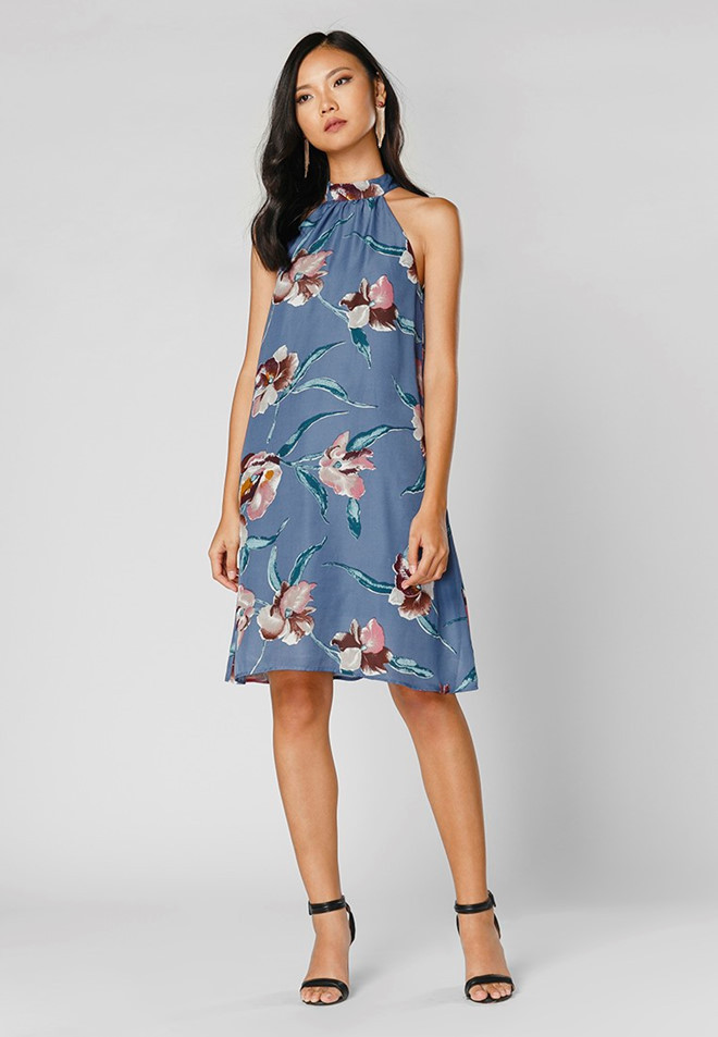  Những trang phục với điểm nhấn họa tiết màu sắc lễ hội sẽ giúp bạn thêm ấn tượng.