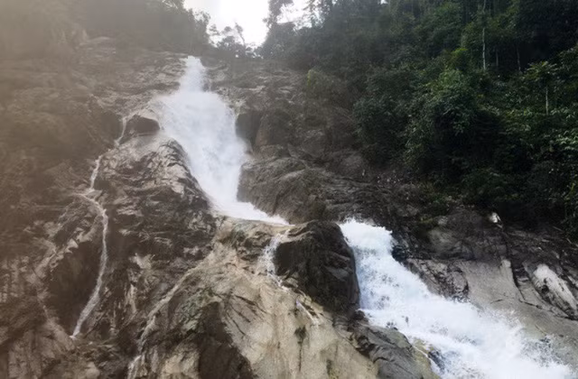 Thác Ma Hao (Thác Chó ngáp), một dòng thác nguyên sơ, hùng vĩ của huyện Lang Chánh