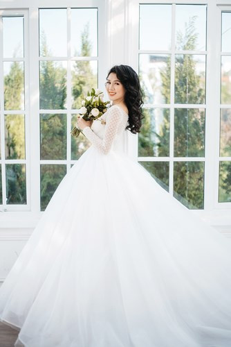 Người đẹp vượt mặt Hoàng Thùy, Mâu Thủy để chiến thắng thử thách thanh lịch tại HHHV Việt Nam 2017.