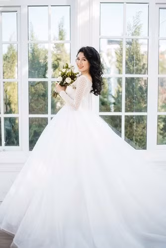 Người đẹp vượt mặt Hoàng Thùy, Mâu Thủy để chiến thắng thử thách thanh lịch tại HHHV Việt Nam 2017.