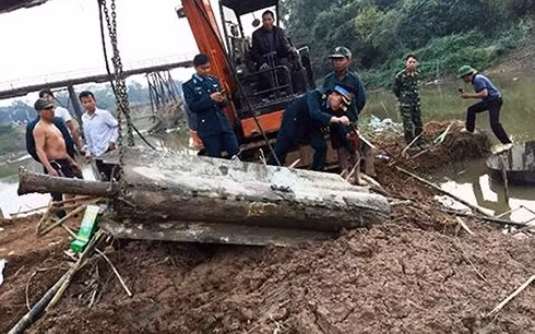 Tên lửa được đưa lên bờ an toàn (Ảnh: ANTG).