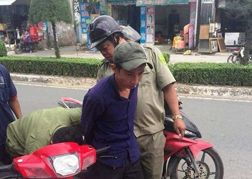 Đối tượng bị bắt ngay tại hiện trường (Ảnh FB)