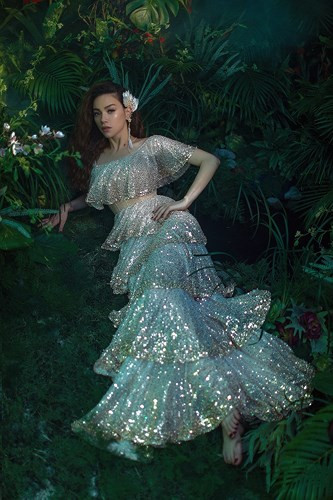 Hồ Ngọc Hà là một trong ba nàng thơ chính của NTK trong dự án tạo nên bộ sưu tập đặc biệt tôn vinh nhan sắc của phái đẹp. 