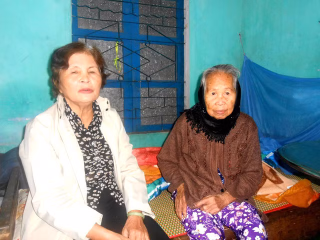  Cụ Phận bên cạnh cô con dâu trưởng