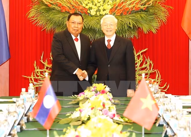  Tổng Bí thư Nguyễn Phú Trọng đón Tổng Bí thư, Chủ tịch nước Lào Bounnhang Vorachith. 