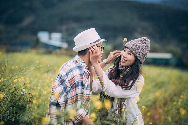  Học chung với nhau 2 kỳ, Thanh Cảnh bảo lưu để về quê phụ giúp công việc kinh doanh của gia đình, nhưng không vì thế mà họ mất liên lạc với nhau.