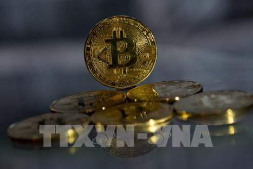 Đồng tiền ảo Bitcoin mạ vàng tại London, Anh ngày 20-11.