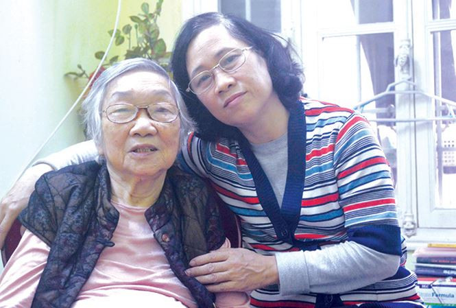 Bà Nguyễn Thị Lan và con gái Lê Thu Hằng. Bà Nguyễn Thị Lan và con gái Lê Thu Hằng.