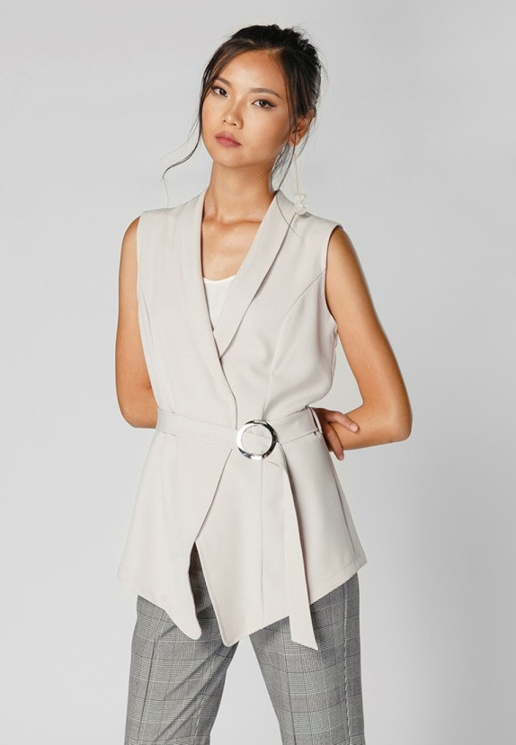 Set đồ tối giản thanh lịch này sẽ giúp bạn luôn nổi bật.