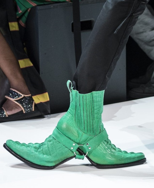 Thời trang đôi khi không đơn thuần là những thứ để mặc và để đẹp nữa...