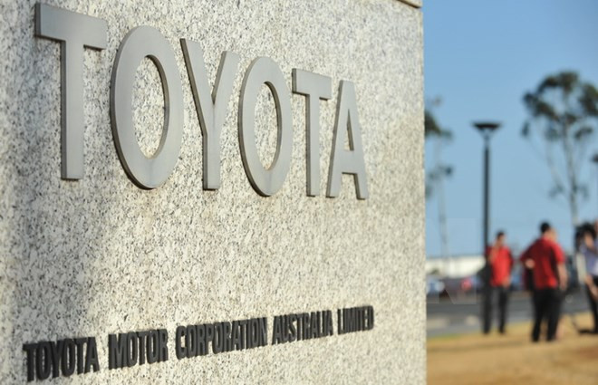 Biểu tượng hãng ôtô Toyota tại nhà máy sản xuất của hãng này ở Melbourne. (Nguồn: AFP/TTXVN) Biểu tượng hãng ôtô Toyota tại nhà máy sản xuất của hãng này ở Melbourne. (Nguồn: AFP/TTXVN)