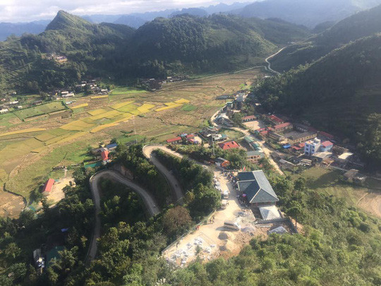 Đường vòng quanh bản làng. Đường vòng quanh bản làng.