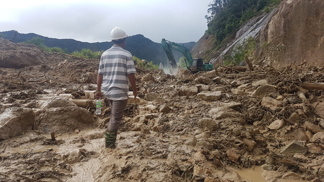 Một điểm sạt lở trên đường Nha Trang - Đà Lạt hồi tháng 11. Một điểm sạt lở trên đường Nha Trang - Đà Lạt hồi tháng 11.