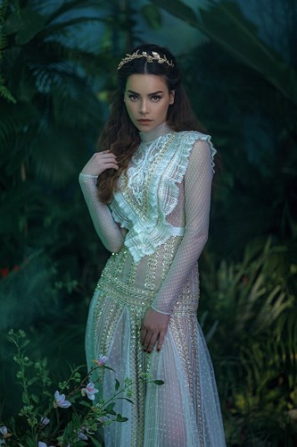 Hóa thân thành một nữ thần, Hồ Ngọc Hà diện những chiếc đầm cao cấp nhất BST của nhà thiết kế 8X.