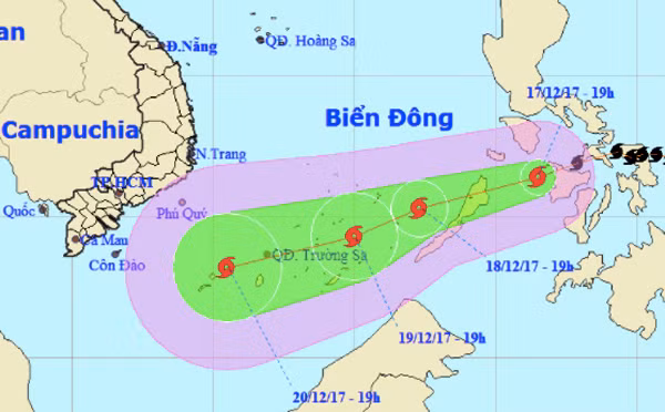Trong trưa, chiều nay, bão Kai-Tak sẽ vào biển Đông, trở thành cơn bão số 15. Ảnh: NCHMF