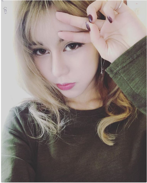 Mẹ của Berry không quen được với ngoại hình mới của con gái.