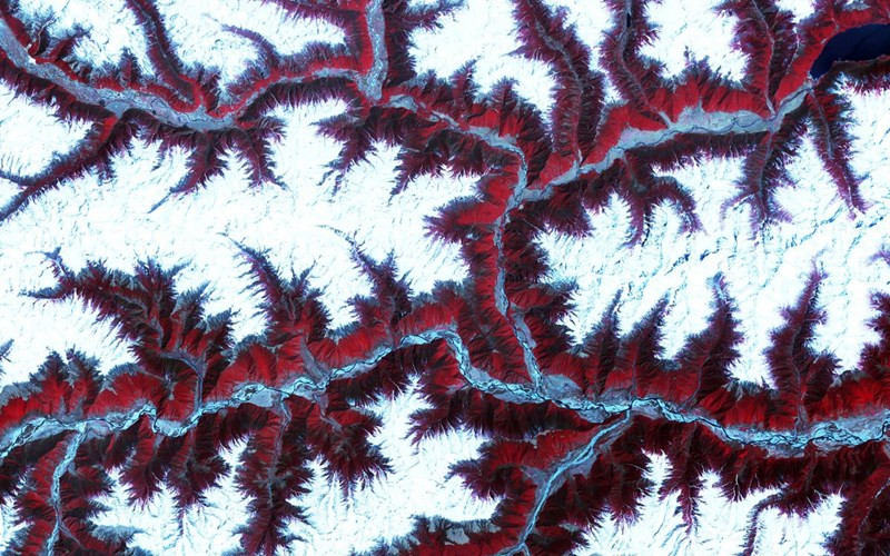 Hình ảnh tuyết bao phủ trên những ngọn núi của dãy Himalaya, khu vực Tây Nam Trung Quốc