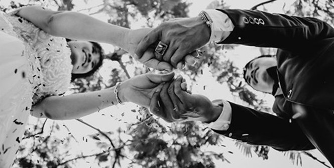 Nhiều mối tình đã nên duyên từ mạng xã hội  Nhiều mối tình đã nên duyên từ mạng xã hội