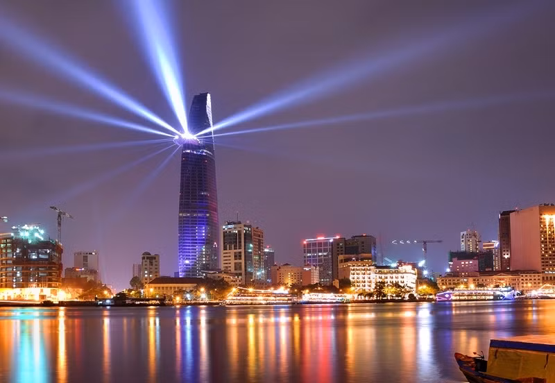 Tòa nhà Bitexco nằm ngay tại số 19-25 Nguyễn Huệ.