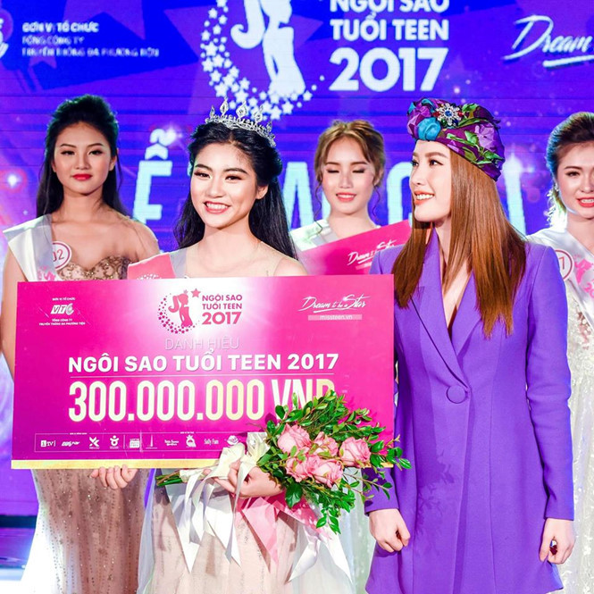 Nam Phương đăng quang Miss Teen 2017. Nam Phương đăng quang Miss Teen 2017.
