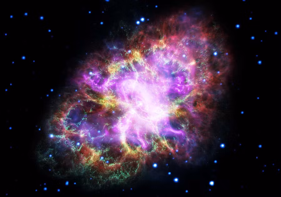 Hình ảnh của Tinh vân Con cua và tàn dư siêu tân tinh. Bức ảnh được ghép lại bằng cách kết hợp dữ liệu từ 5 kính thiên văn trải khắp toàn bộ quang phổ điện tử là Tổ hợp Kính Cực đại Karl G. Jansky, Kính viễn vọng Không gian Spitzer, Kính viễn vọng Không gian Hubble, Đài quan sát XMM-Newton và Đài quan sát tia X Chandra.
