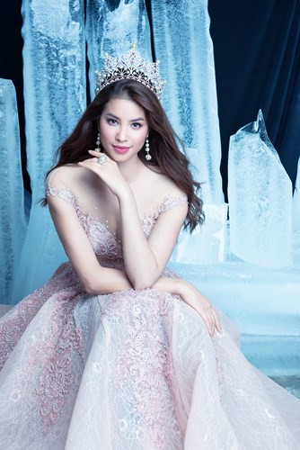 Mới đây, Phạm Hương đã thực hiện bộ ảnh cuối cùng trước đêm chung kết Miss Universe Việt Nam 2017.