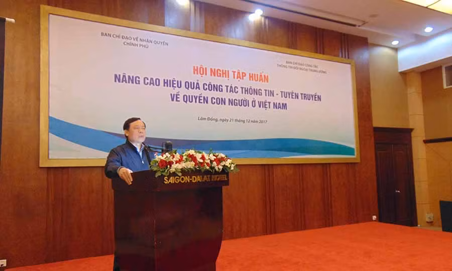  Đồng chí Phạm Văn Linh-Phó Trưởng ban Tuyên giáo Trung ương chỉ đạo hội nghị. Ảnh: Lê Anh