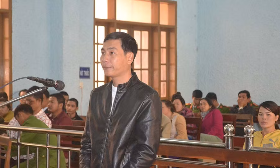 Bị cáo Đinh Việt Hồng tại phiên tòa phúc thẩm. Ảnh: Hoàng Cư